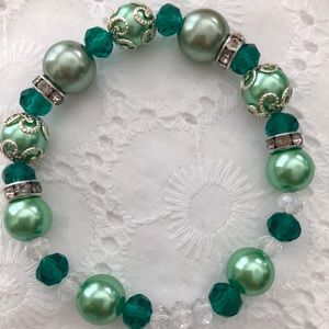 Green stretch bracelet